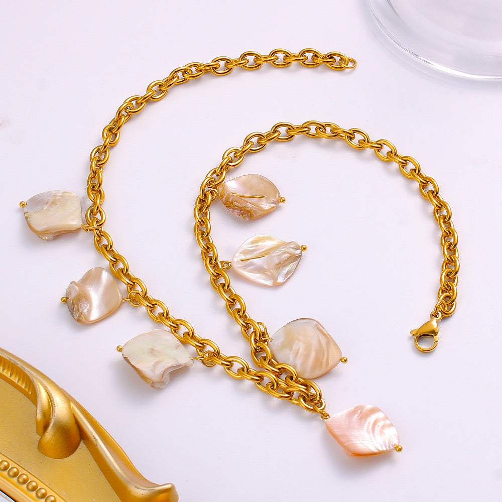 Antique-style Natural Stone Necklace