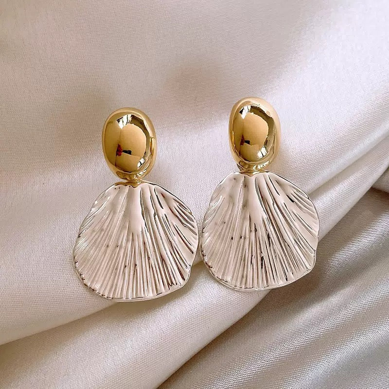 Color-blocked Metallic Textured Earrings
