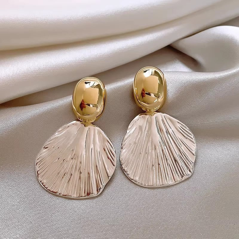 Color-blocked Metallic Textured Earrings