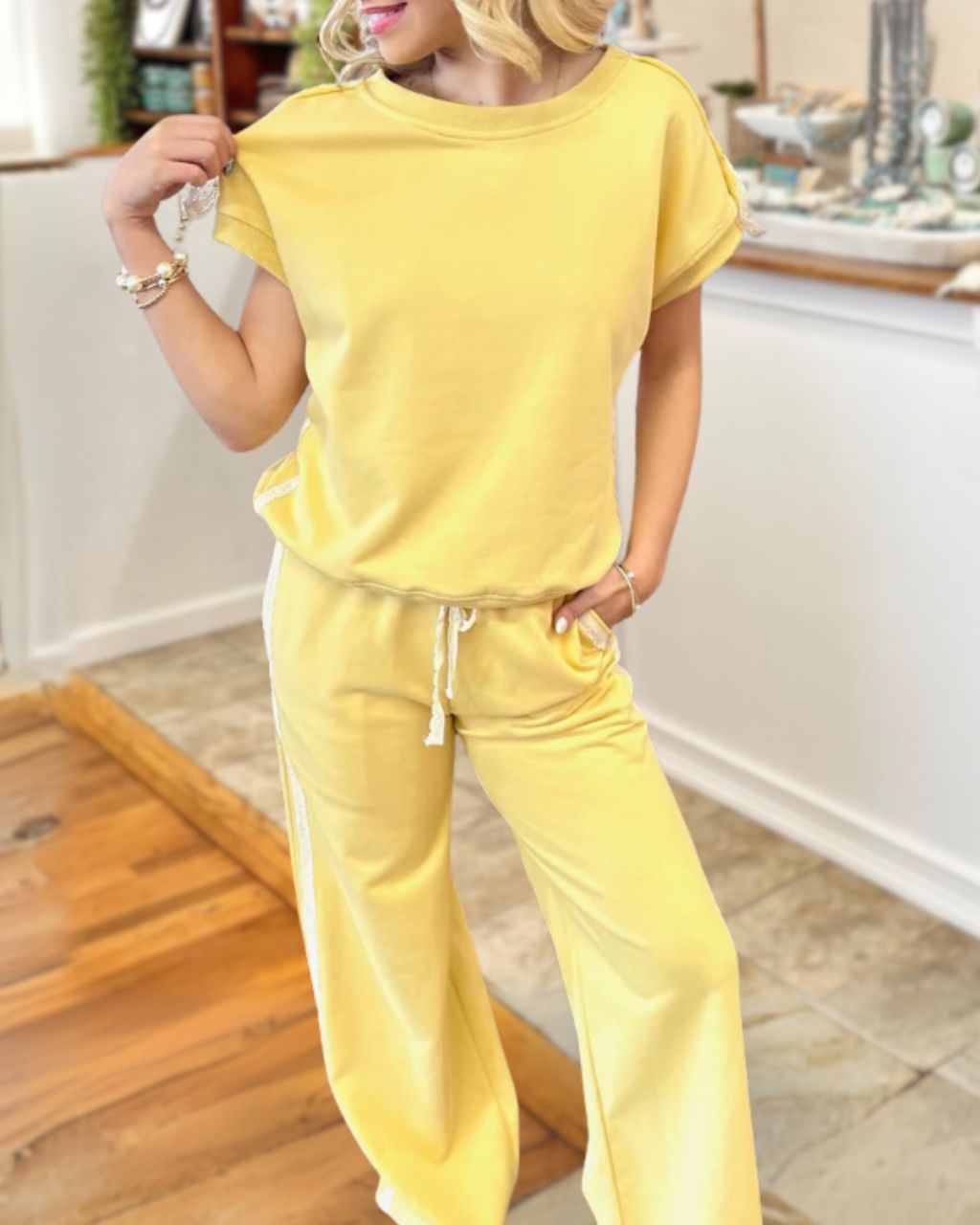 Simple Lace Side-embellished Set