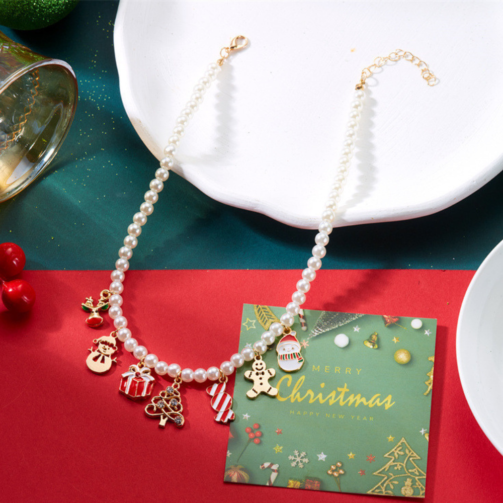 Christmas Trim Pearl Necklace