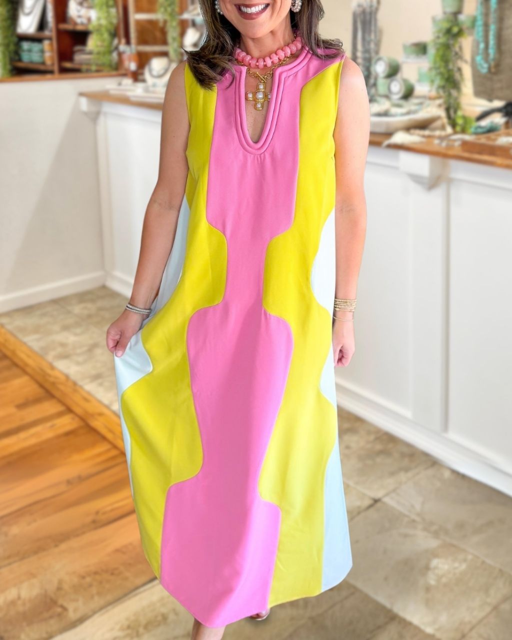 Chic Contrast Sleeveless Maxi Dress