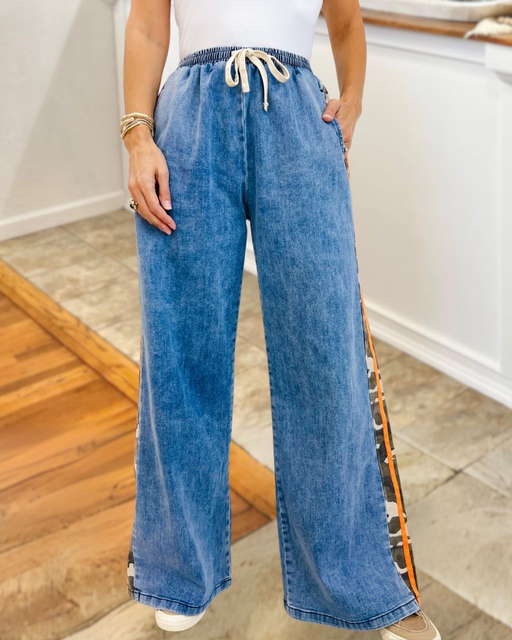 Side Camouflage Stripe Washed Denim Jeans