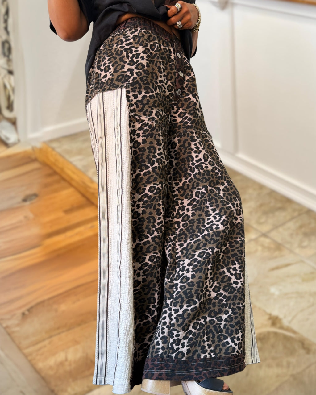 Chic Leopard Wide-leg Pants