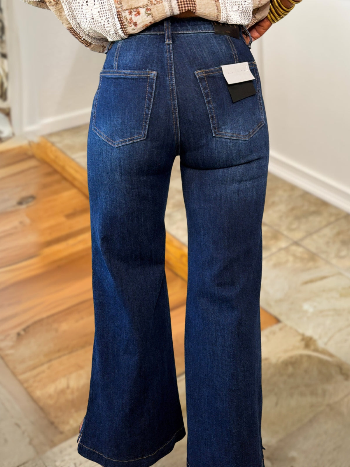 Comfortable Button-Down Wide-Leg Jeans