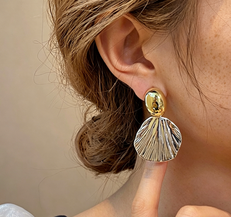 Color-blocked Metallic Textured Earrings