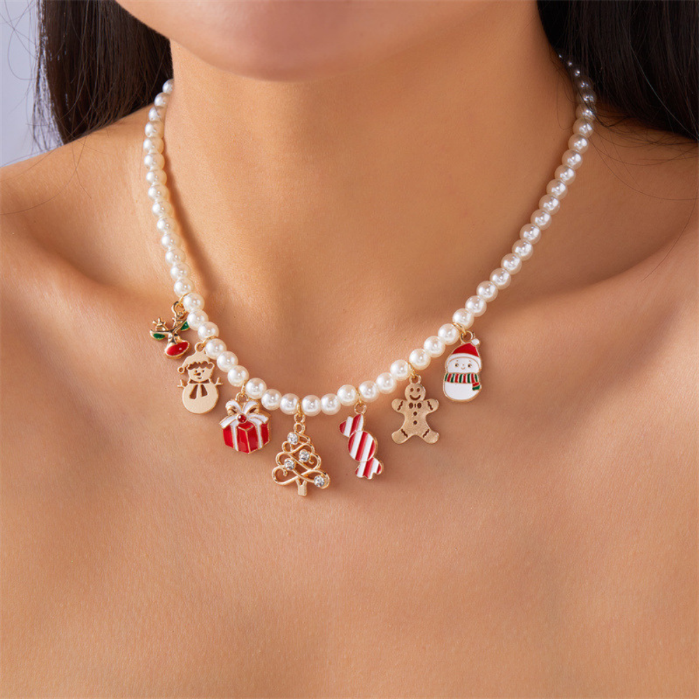 Christmas Trim Pearl Necklace