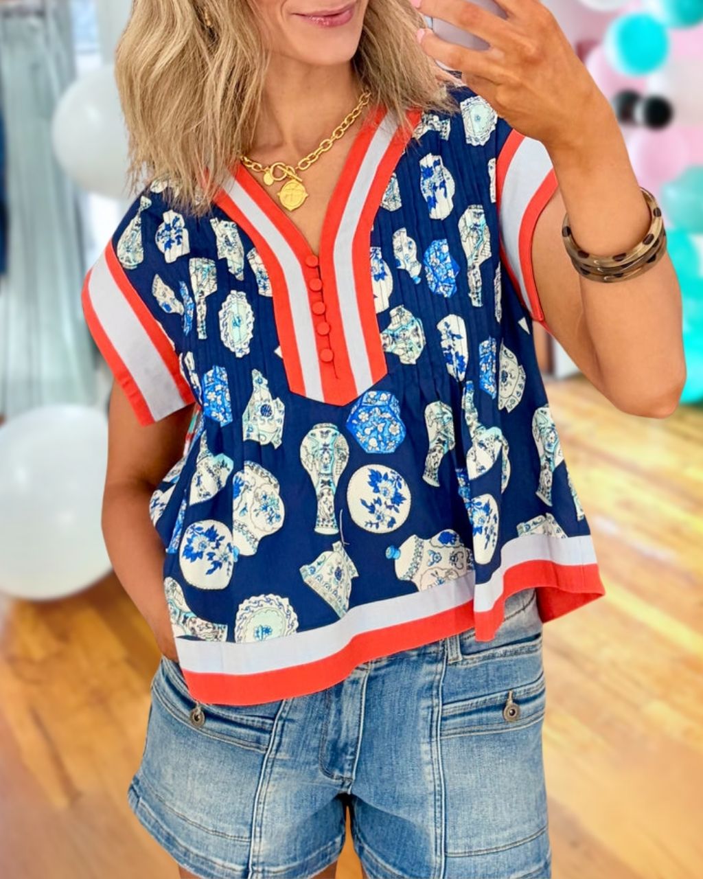 Vintage Vase-patterned Pleated Top