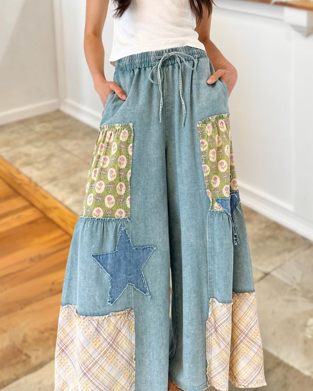 Star Patchwork Floral Wide-leg Denim Pants