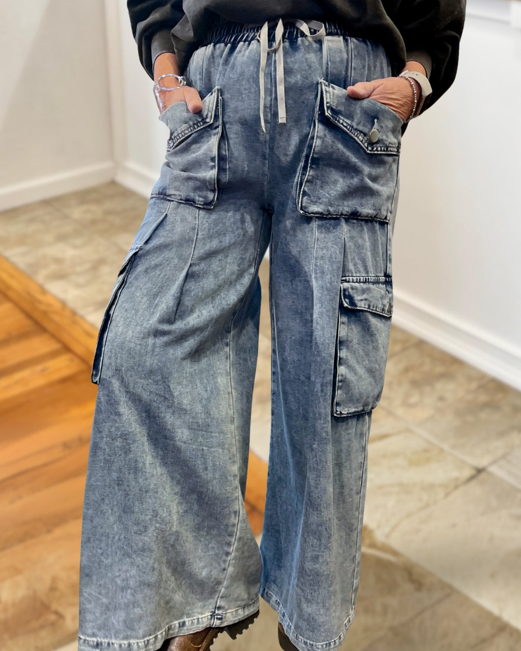 Unique Large Pockets Loose Jeans