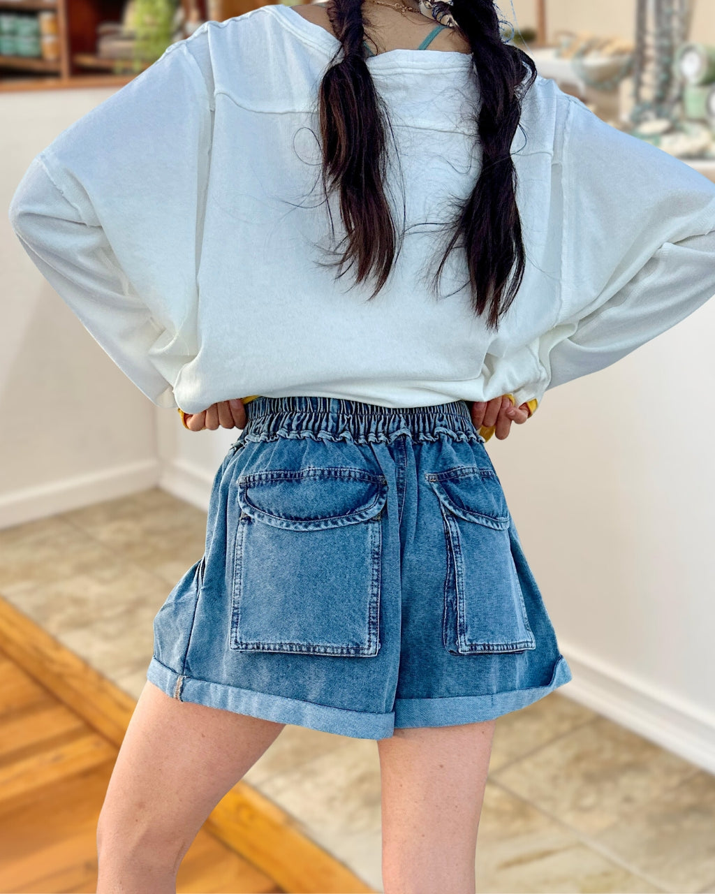 Chic Pocket Denim Shorts