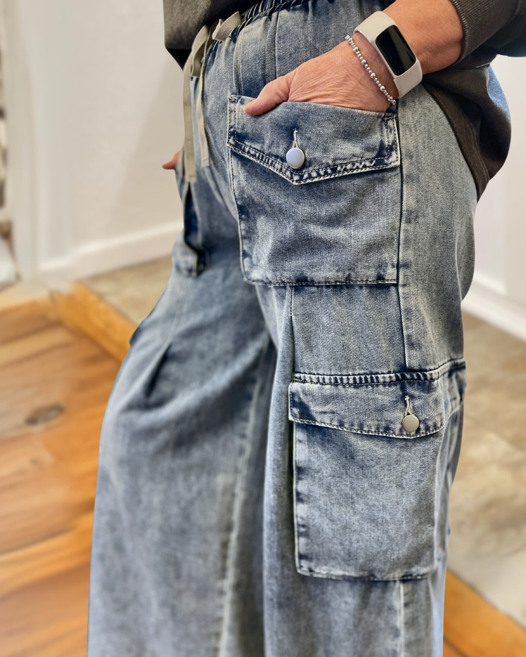Unique Large Pockets Loose Jeans