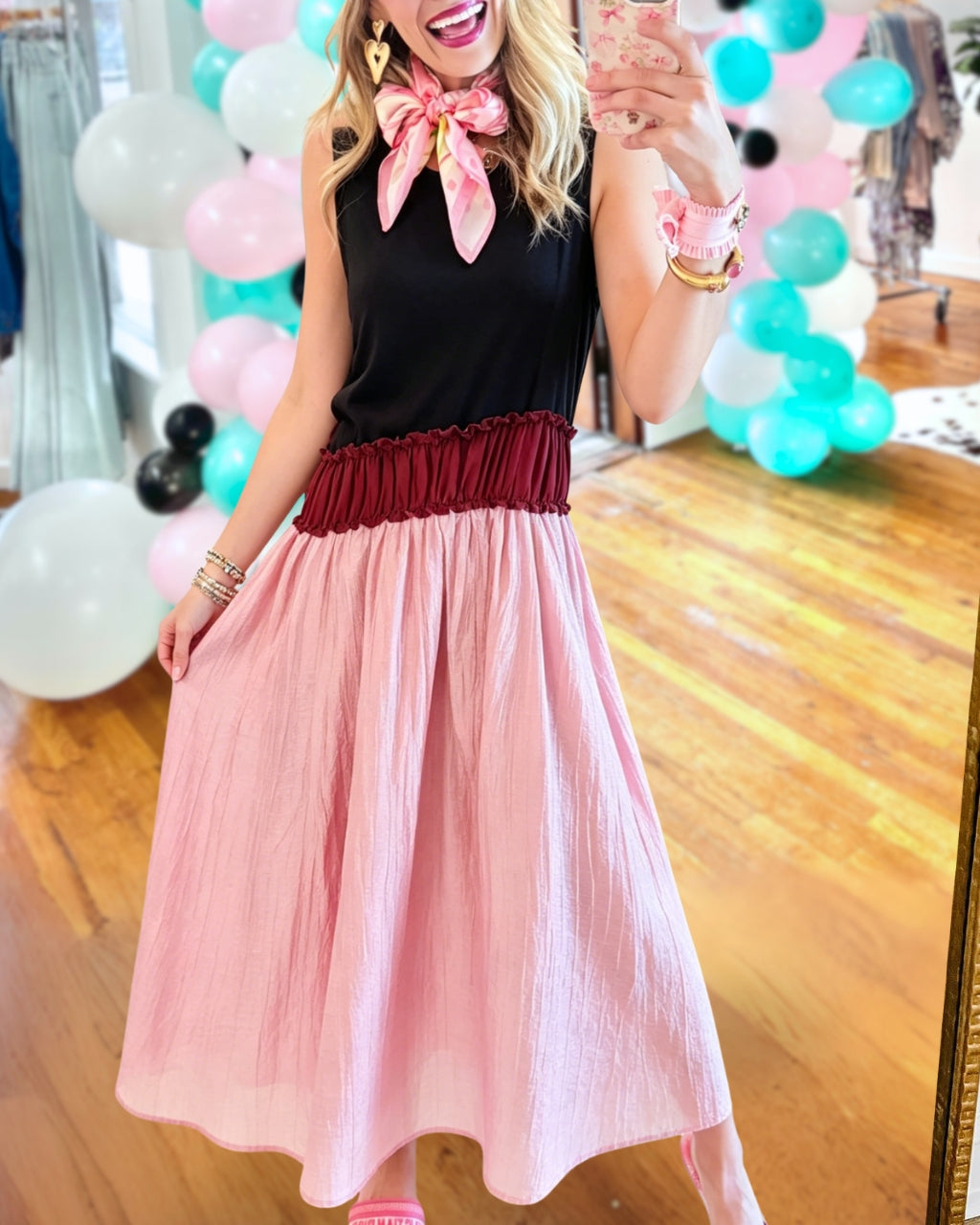 Color-blocked Pleated Sleeveless Dress