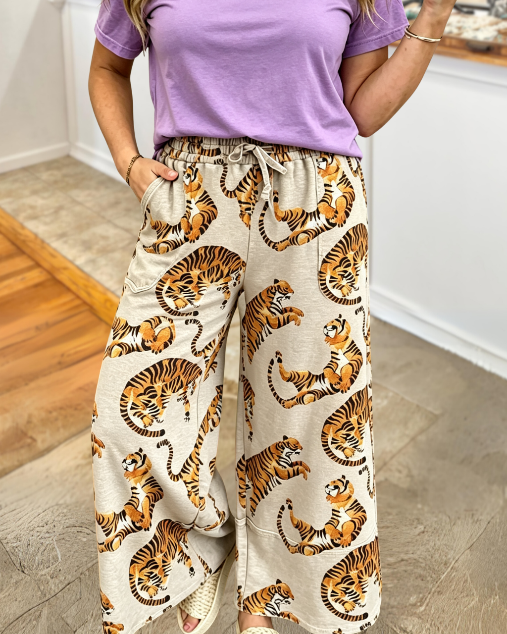 Chic Tiger-Print Wide-Leg Pants