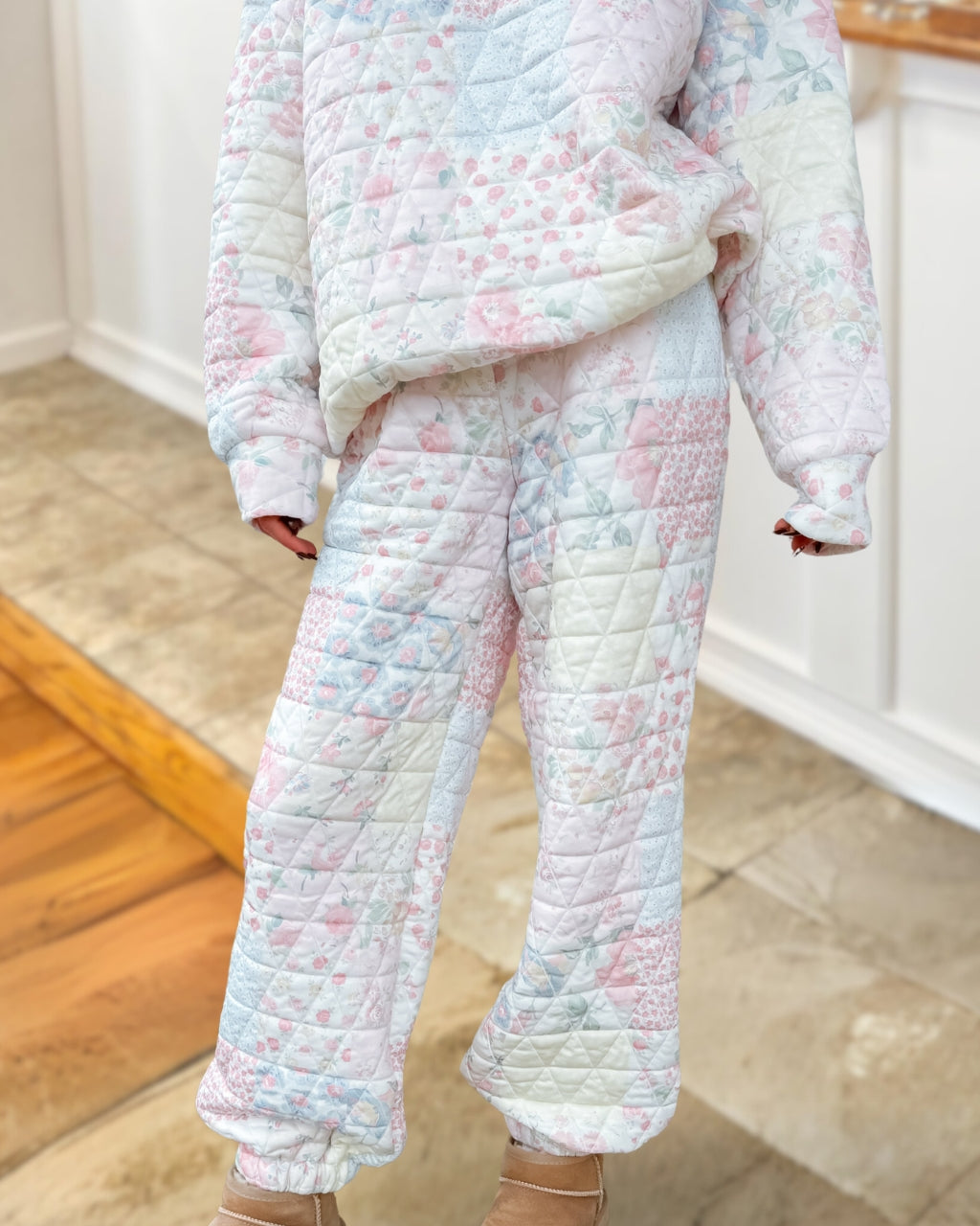 Floral-patterned Diamond-shaped Quilted Set