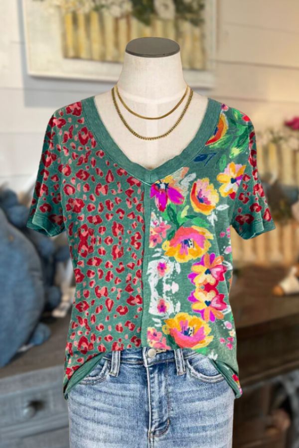 Leopard+Floral Print V-Neck Top